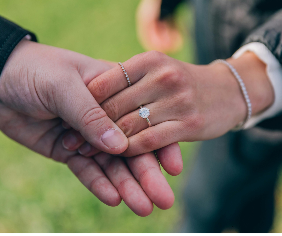 Moissanite vs. Diamond Engagement Rings: Which is the Better Choice for Your Proposal?