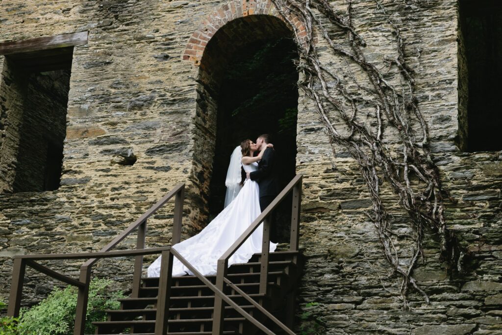 What to Spend on a Wedding Gift