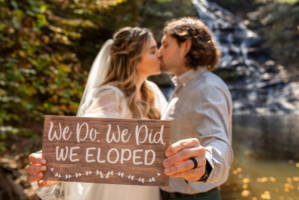 What to Spend on a Wedding Gift