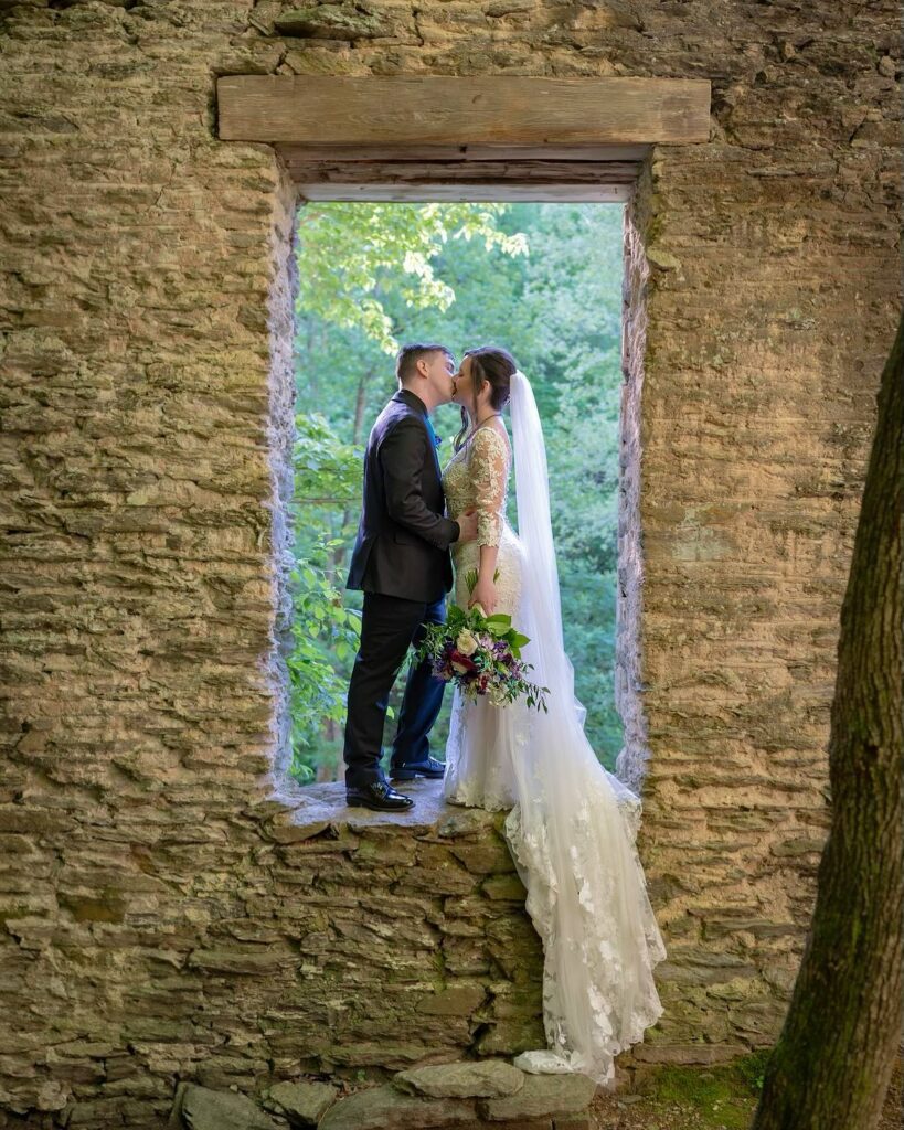 What to add to your free wedding website