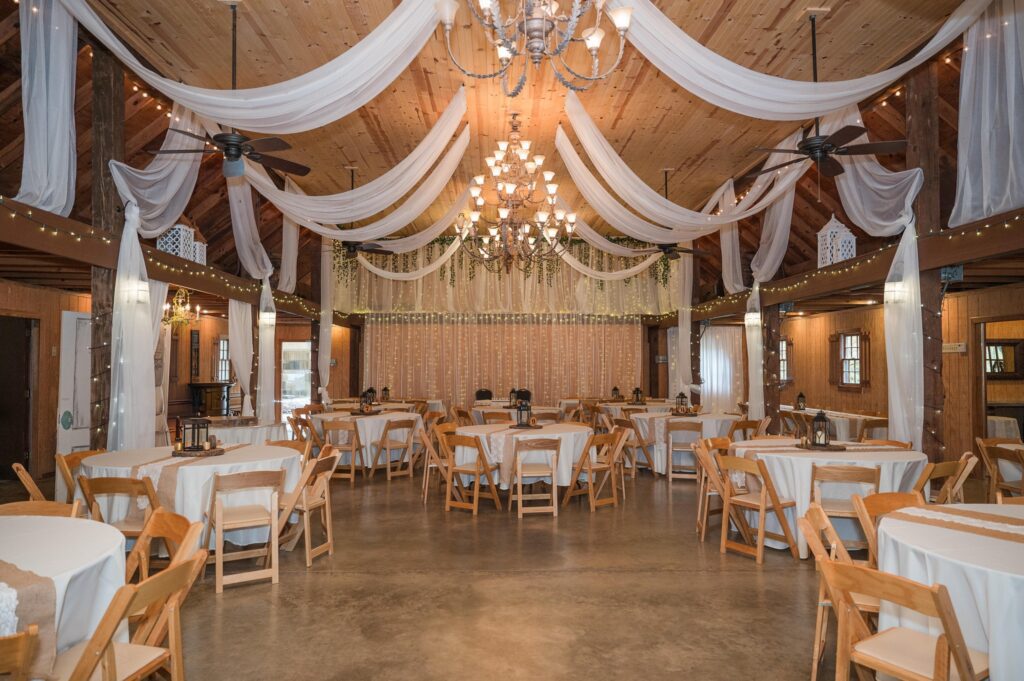 Wedding venue near Atlanta that can accommodate up to 150 wedding guests inside and up to 300 including outside.