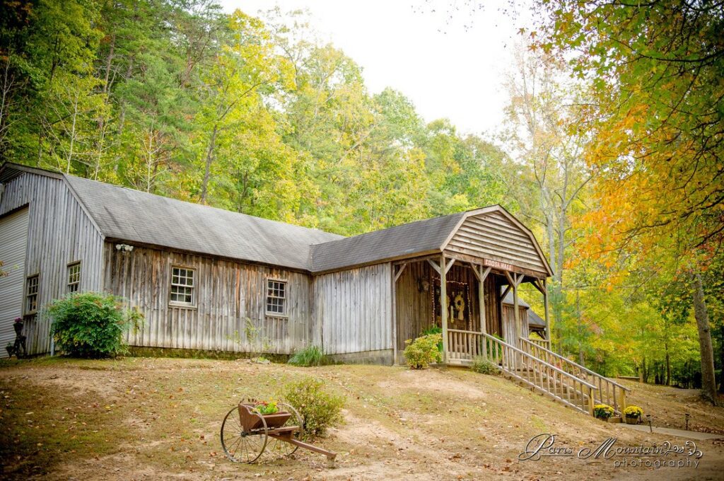 Wedding venue near Atlanta with overnight lodging, accommodations and cabins.